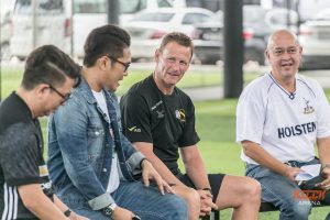 Teddy Sheringham wows fans in Thailand with Football Focus TV5